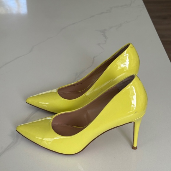 Steve Madden Luiza Neon Patent Leather Pumps in Citron - Picture 4 of 8